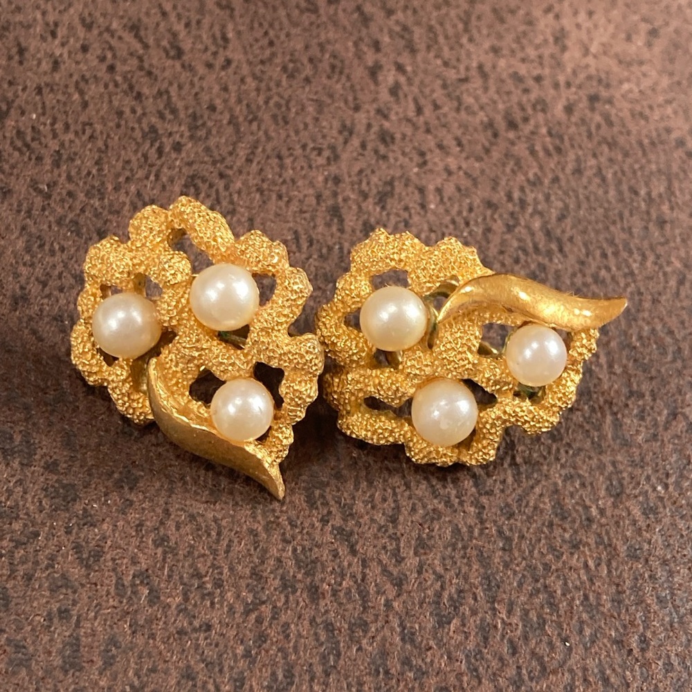 Gold-Tone Vintage Trifari clip-on earrings